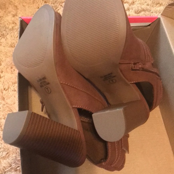 Fall boots - Picture 2 of 6